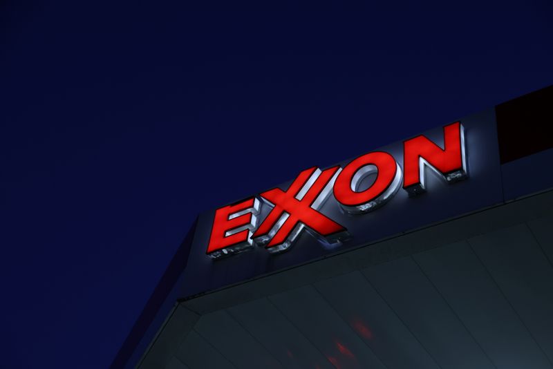 &copy; Reuters. FILE PHOTO: Signage is seen at an Exxon gas station in Brooklyn, New York City, U.S., November 23, 2021. REUTERS/Andrew Kelly