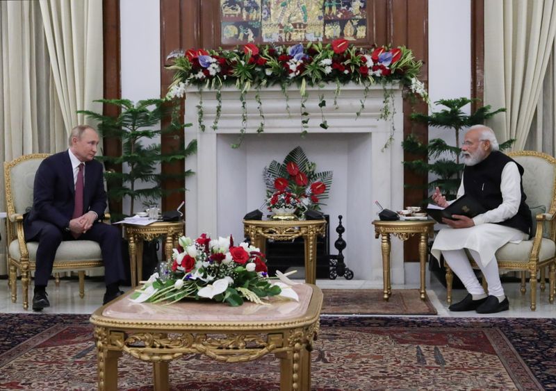 &copy; Reuters. インドのモディ首相は６日、訪印中のロシアのプーチン大統領とニューデリーで会談し、貿易問題のほか、アフガニスタン情勢などについて協議した。提供写真（２０２１年　ロイター/Sputn