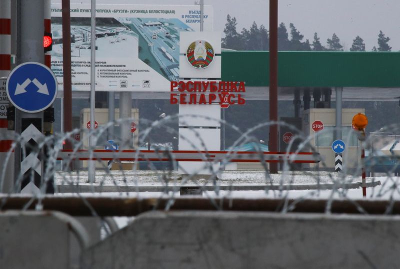 &copy; Reuters. A Belarusian sign is seen at the Kuznica-Bruzgi checkpoint on the Polish-Belarusian border amid the migrant crisis, as seen from Kuznica, Poland, December 6, 2021. REUTERS/Kacper Pempel
