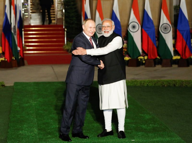 &copy; Reuters. Presidente da Rússia, Vladimir Putin, se reúne com primeiro-ministro da Índia, Narendra Modi, em Nova Délhi
06/12/2021 REUTERS/Adnan Abidi