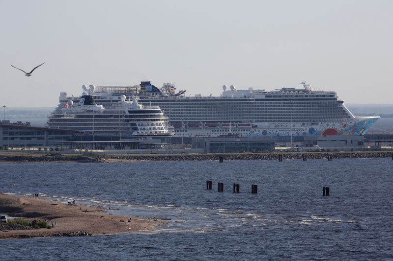 &copy; Reuters. FILE PHOTO: The Norwegian Breakaway cruise ship is seen at Marine Facade passenger port in St. Petersburg, Russia June 2, 2018. REUTERS/Anton Vaganov