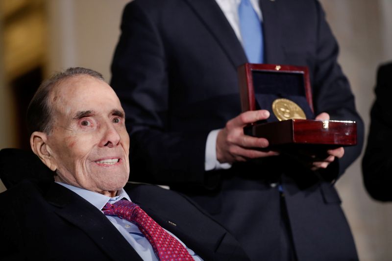 &copy; Reuters. FILE PHOTO: Former Senate majority leader Bob Dole is presented a Congressional Gold Medal during a ceremony held in his honor in the U.S. Capitol in Washington, U.S., January 17, 2018. REUTERS/Carlos Barria/File Photo