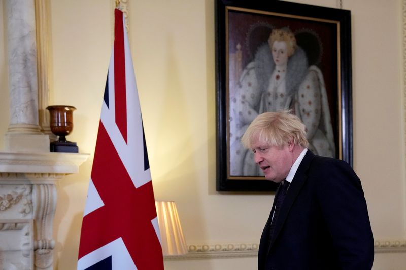 &copy; Reuters. رئيس الوزراء البريطاني بوريس جونسون في مقر الحكومة في لندن يوم الثالث من ديسمبر كانون الأول 2021. صورة من ممثل لوكالات الأنباء. 