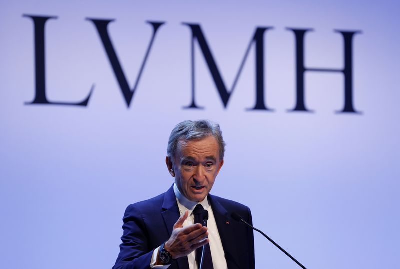 &copy; Reuters. FILE PHOTO: LVMH luxury group Chief Executive Bernard Arnault announces their 2019 results in Paris, France, January 28, 2020. REUTERS/Christian Hartmann