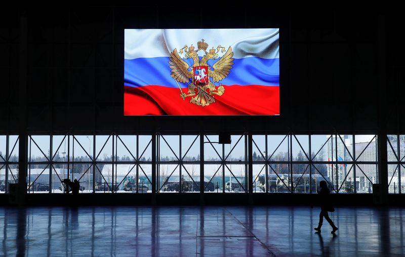 &copy; Reuters. A view shows a screen displaying a flag with the Russian coat of arms during a news briefing, organized by Russian defence and foreign ministries and dedicated to SSC-8/9M729 cruise missile system, at Patriot Expocentre near Moscow, Russia January 23, 201