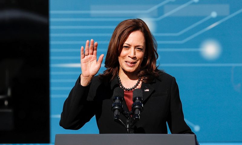 &copy; Reuters. U.S. Vice President Kamala Harris gestures as she speaks during a visit at the Charlotte Area Transit System facility, in Charlotte, North Carolina, U.S. December 2, 2021. REUTERS/Chris Keane