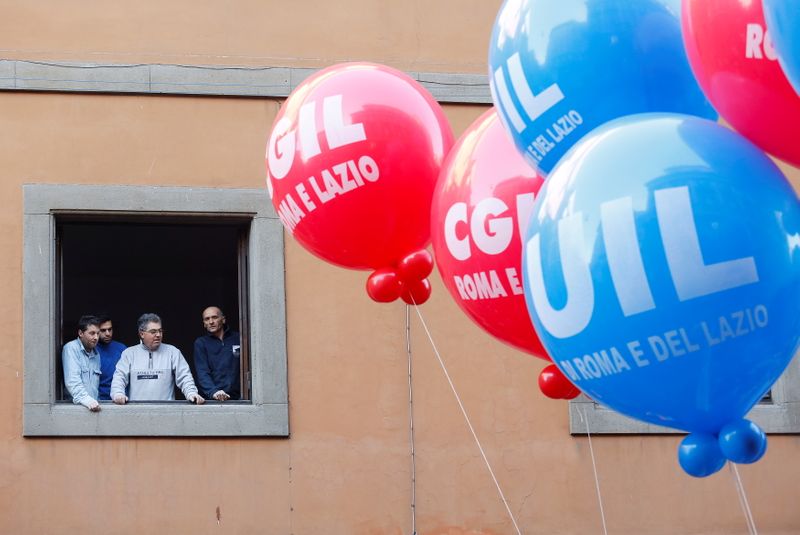 Italy strike call splits unions, surprises government