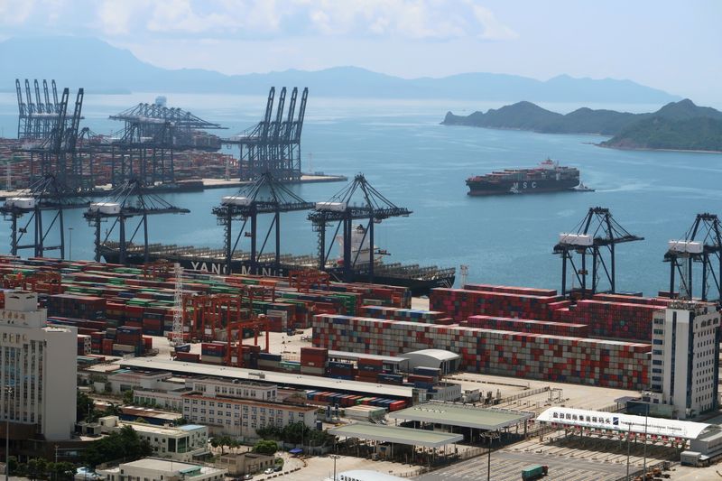 &copy; Reuters. FILE PHOTO: A cargo ship carrying containers is seen near the Yantian port in Shenzhen, Guangdong province, China May 17, 2020. REUTERS/Martin Pollard/File Photo