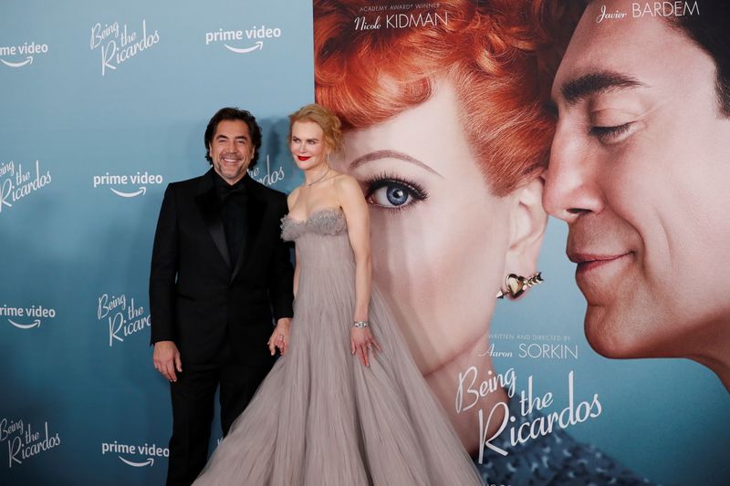 &copy; Reuters. Foto del lunes de Nicole Kidman y Javier Bardem posando para una foto en el estreno de Being the Ricardos en Los Angeles, California
Dic 6, 2021. REUTERS/Mario Anzuoni