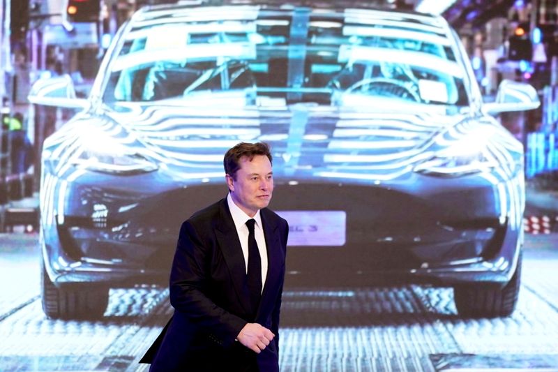 Projeto de Biden para incentivo a veículos elétricos não deveria ser aprovado, diz Musk