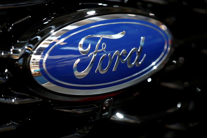 © Reuters. FILE PHOTO: The Ford logo is pictured at the 2019 Frankfurt Motor Show (IAA) in Frankfurt, Germany. REUTERS/Wolfgang Rattay