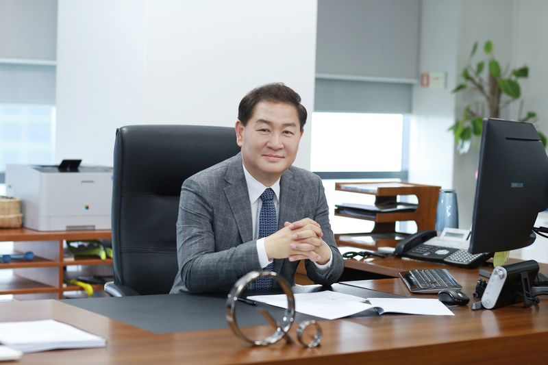 © Reuters. Han Jong-hee, chefe de negócios de exibição virtual da Samsung
cortesia Samsung/via REUTERS