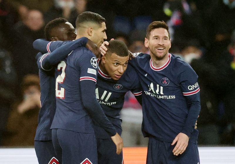 &copy; Reuters. Jogadores do PSG comemoram gol na vitória contra o Club Brugge
07/12/2021
REUTERS/Sarah Meyssonnier