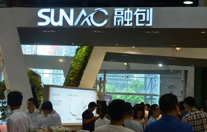 © Reuters. FILE PHOTO: Sunac China Holdings Ltd logo is seen during a exhibition in Hangzhou, Zhejiang province, China, May 25, 2015.  . China Daily/via REUTERS