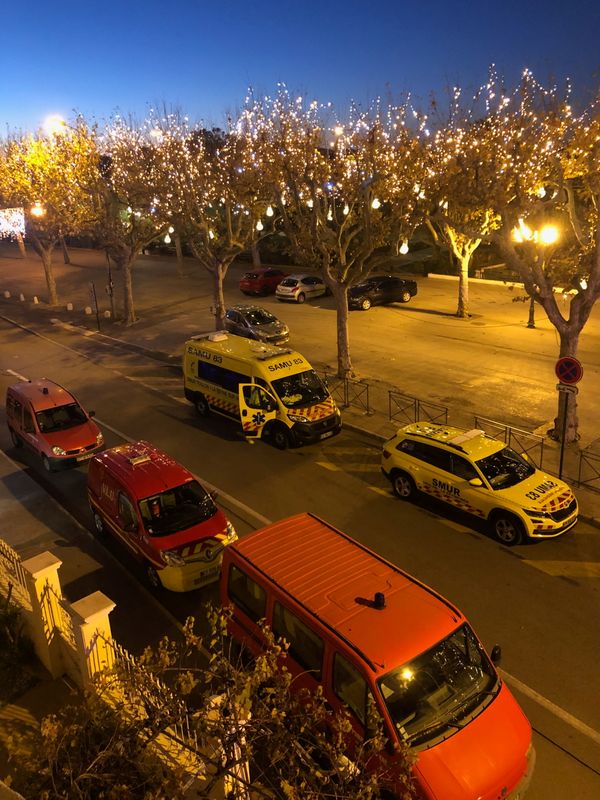 &copy; Reuters. Un deuxième corps a été extrait des décombres de l'immeuble qui s'est effondré dans la nuit de lundi à mardi à Sanary-sur-Mer (Var), rapportent mercredi le Monde et le Figaro dans leurs éditions en ligne, citant les pompiers du Var. /Photo obtenue
