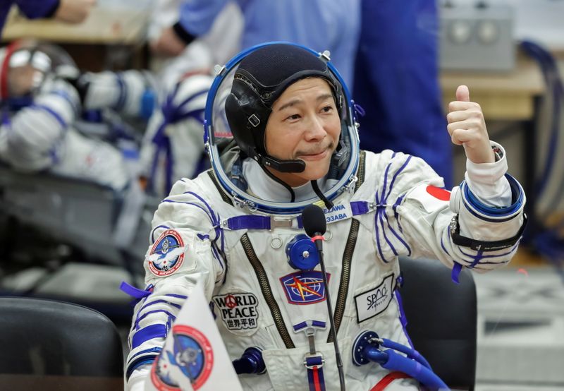 &copy; Reuters. Japanese entrepreneur Yusaku Maezawa reacts as he speaks with his family after donning space suits shortly before the launch to the International Space Station (ISS) at the Baikonur Cosmodrome, Kazakhstan, December 8, 2021.  REUTERS/Shamil Zhumatov