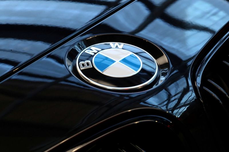&copy; Reuters. FILE PHOTO: A logo of German luxury carmaker BMW is seen in Munich, Germany, March 20, 2019. REUTERS/Michael Dalder/File Photo