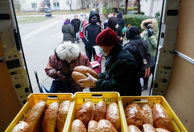 Est-europenii strâng curelele de Crăciun din cauza inflației