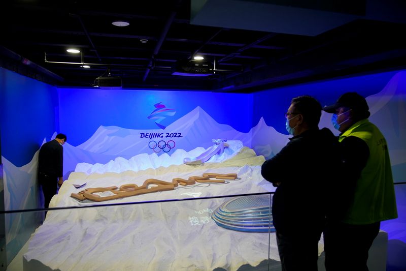 © Reuters. Staff members work near the emblem for Beijing 2022 Winter Olympics displayed at the Shanghai Sports Museum in Shanghai, China, December 8, 2021. REUTERS/Aly Song