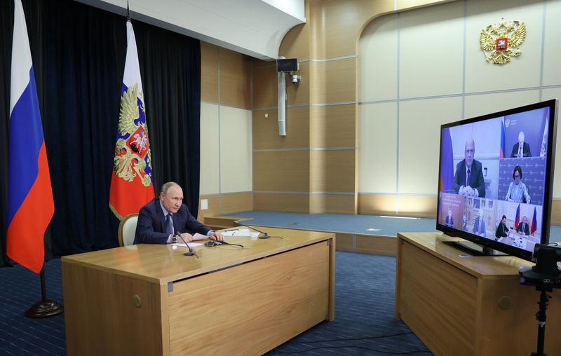 &copy; Reuters. Russian President Vladimir Putin chairs a meeting on economic issues via a video link in Sochi, Russia December 7, 2021. Sputnik/Mikhail Metzel/Pool via REUTERS