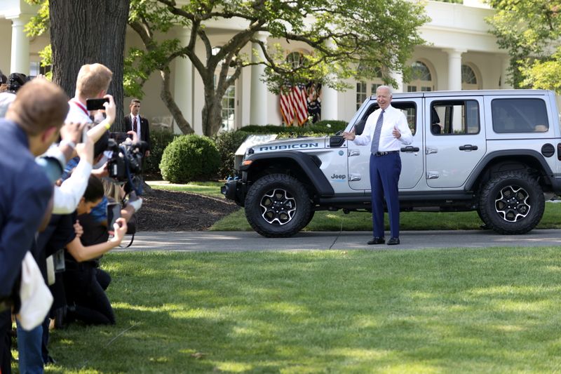 &copy; Reuters. FILE PHOTO: U.S. President Joe Biden speaks to reporters after driving a Jeep Rubicon 4xe at an event for clean cars and trucks, and signs an executive order on transformaing the country’s auto fleet at the White House in Washington, U.S. August 5, 2021