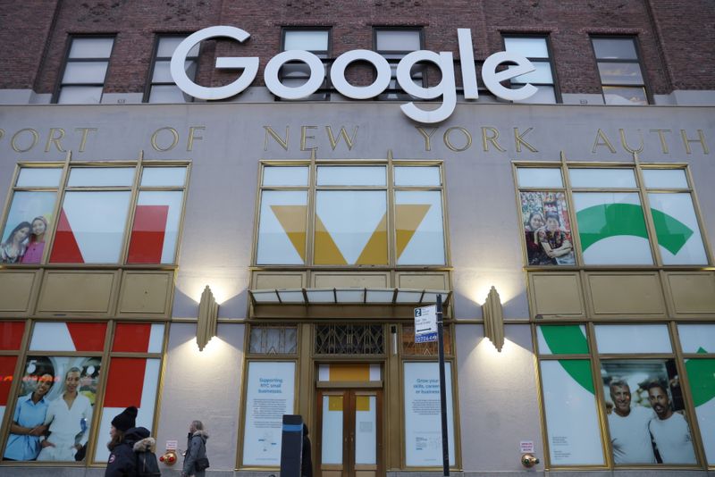 © Reuters. FILE PHOTO: The logo for Google LLC is seen at their office in Manhattan, New York City, New York, U.S., November 17, 2021. REUTERS/Andrew Kelly/File Photo