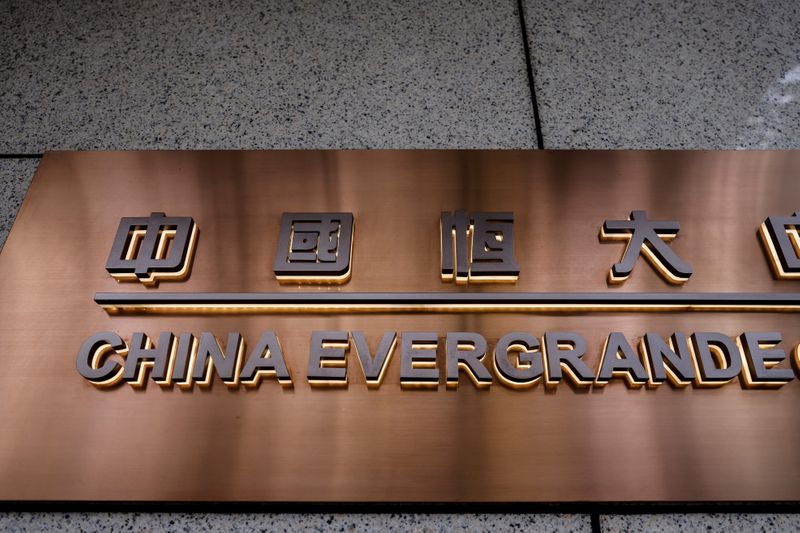 &copy; Reuters. El letrero del edificio China Evergrande Centre en Hong Kong