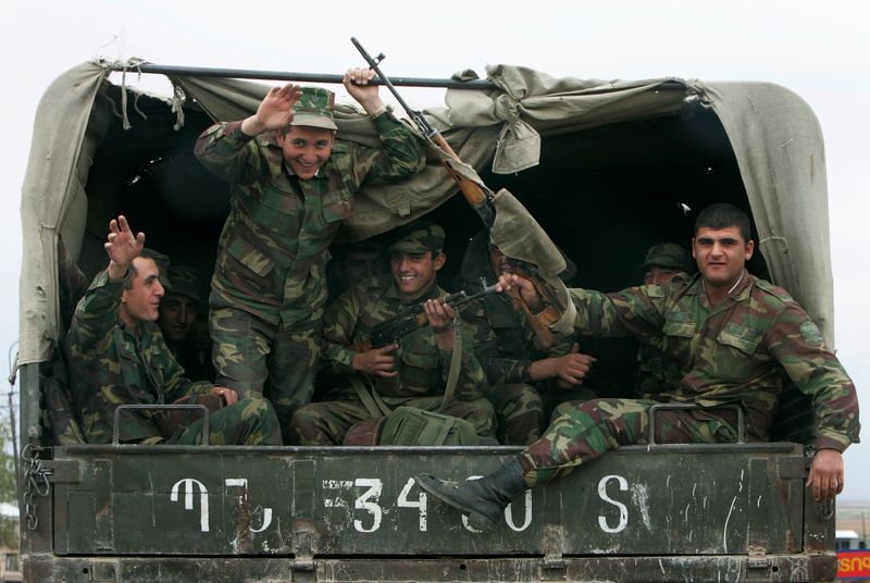 &copy; Reuters. جنود من الجيش الأرميني - صورة من أرشيف رويترز. 