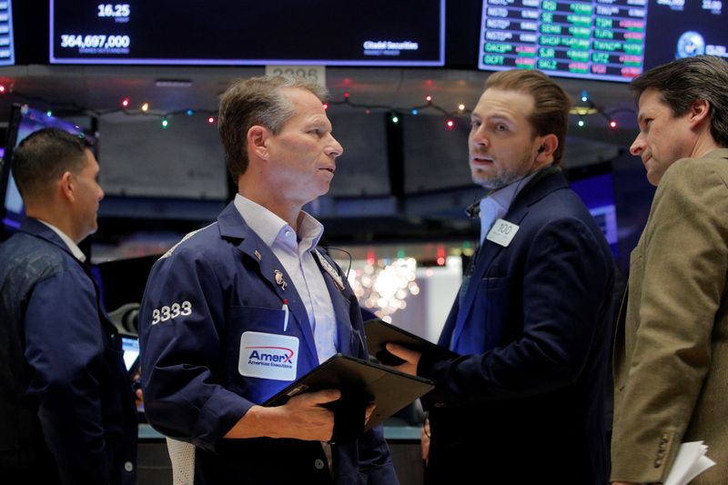 &copy; Reuters. Operadores trabalham na Bolsa de Nova York, na cidade de Nova York, EUA
07/12/2021
REUTERS/Brendan McDermid