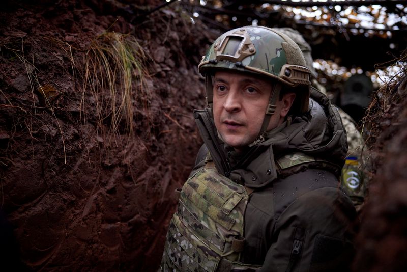 © Reuters. FILE PHOTO: Ukraine's President Volodymyr Zelenskiy meets with the country's service members at the combat positions near the line of separation from Russian-backed rebels on the Day of the Armed Forces in the Donetsk region, Ukraine December 6, 2021. Ukrainian Presidential Press Service/Handout via REUTERS ATTENTION EDITORS - THIS IMAGE WAS PROVIDED BY A THIRD PARTY./File Photo