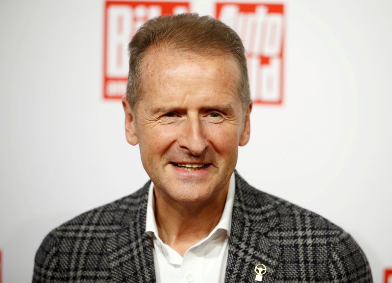 &copy; Reuters. FILE PHOTO: Volkswagen Group CEO Herbert Diess arrives on the red carpet for the automobile awards "Das Goldene Lenkrad" (The golden steering wheel) given by a German newspaper in Berlin, Germany, November 12, 2019. REUTERS/Hannibal Hanschke/File Photo