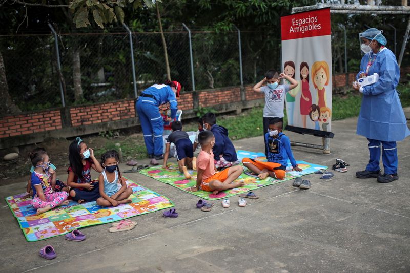 &copy; Reuters. Foto dse archivo ilustrativa de refugiados venezolanos dentro de una escuela en Arauquita, Colombia
Mar 28, 2021. REUTERS/Luisa Gonzalez