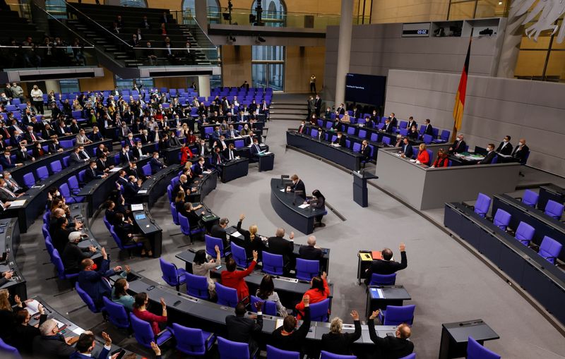 &copy; Reuters. General view at the start of a plenum session of the German lower house of parliament Bundestag, in Berlin, Germany, December 9, 2021. REUTERS/Michele Tantussi