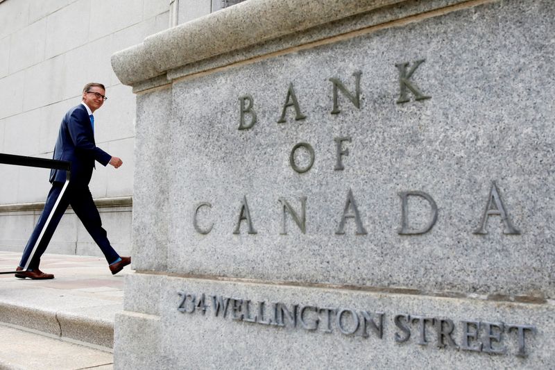 &copy; Reuters. FILE PHOTO: Bank of Canada building in Ottawa, Ontario, Canada June 22, 2020. REUTERS/Blair Gable/File Photo