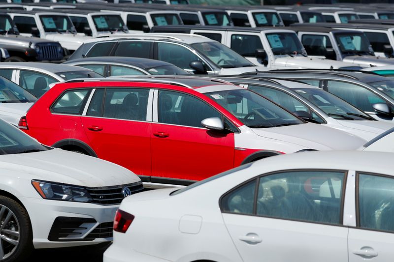 &copy; Reuters. FILE PHOTO: Volkswagen vehicles sit waiting for delivery after their arrival in the United States in Chula Vista, California, U.S. June 27, 2018.        REUTERS/Mike Blake