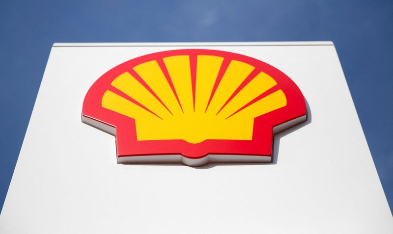 Royal Dutch Shell shareholders back plan to shift to London