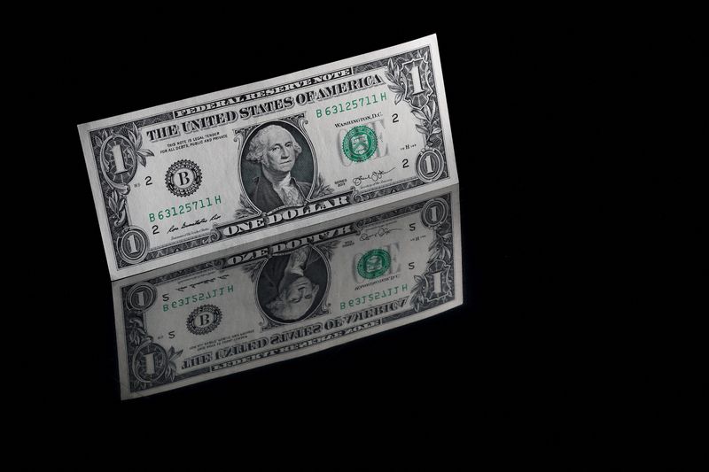 &copy; Reuters. FILE PHOTO: A U.S. one dollar banknote is seen in this illustration taken November 23, 2021. REUTERS/Murad Sezer/Illustration/File Photo