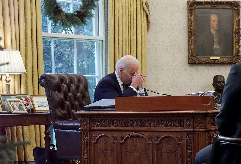 &copy; Reuters. U.S. President Joe Biden is seen through a glass doorway as he speaks by phone with Ukraine's President Volodymyr Zelenskiy in the Oval Office at the White House in Washington, U.S., December 9, 2021. REUTERS/Leah Millis  TPX IMAGES OF THE DAY       REFIL