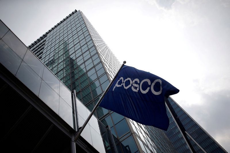© Reuters. FILE PHOTO: The logo of POSCO is seen at the company's headquarters in Seoul, South Korea, July 20, 2016. Picture taken on July 20, 2016.  REUTERS/Kim Hong-Ji/File Photo