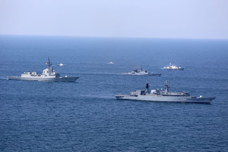 © Reuters. Ships sail in formation during the multinational maritime exercise Sea Breeze 2020, co-hosted by Ukraine and the United States, in the Black Sea July 25, 2020.   Ukrainian Defence Ministry/Handout via REUTERS  ATTENTION EDITORS - THIS IMAGE WAS PROVIDED BY A THIRD PARTY