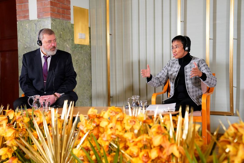 &copy; Reuters. Nobel Peace Prize winners Dmitry Muratov and Maria Ressa attend the news conference with the Peace Prize winners, the day before the award ceremony, at the Nobel Institute in Oslo, Norway, December 9, 2021. NTB/Torstein Boe via REUTERS  