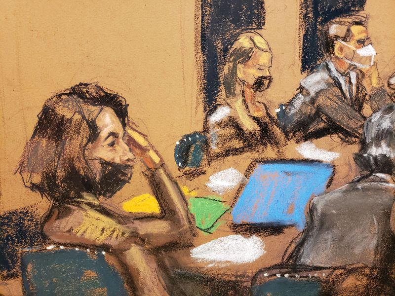 © Reuters. Ghislaine Maxwell sits with her defense lawyers during the trial of Maxwell, the Jeffrey Epstein associate accused of sex trafficking, in a courtroom sketch in New York City, U.S., December 10, 2021. REUTERS/Jane Rosenberg