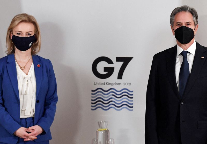 &copy; Reuters. Britain's Foreign Secretary Liz Truss and U.S. Secretary of State Antony Blinken wearing face masks to combat the spread of the coronavirus disease (COVID-19) pose for a photograph before a bilateral meeting ahead of the G7 foreign ministers summit in Liv