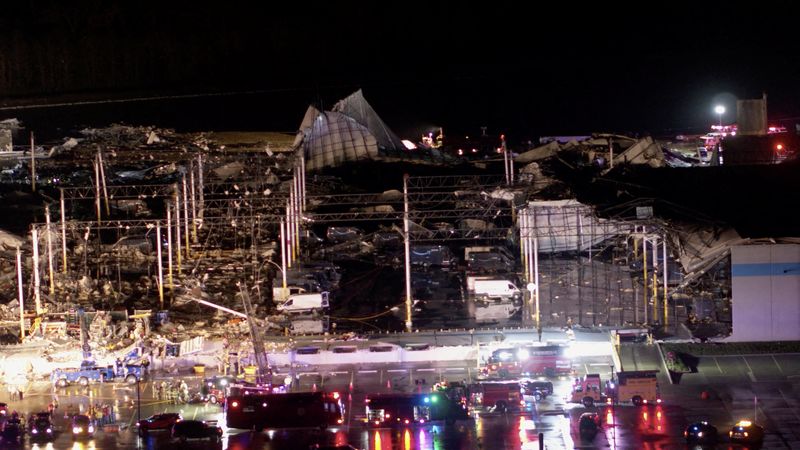 Many trapped after Amazon warehouse roof collapse near U.S. city of St. Louis