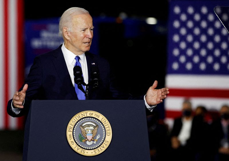 &copy; Reuters. FILE PHOTO: U.S. President Joe Biden delivers remarks on infrastructure at the Kansas City Area Transportation Authority in Kansas City, Missouri, U.S., December 8, 2021. REUTERS/Jonathan Ernst