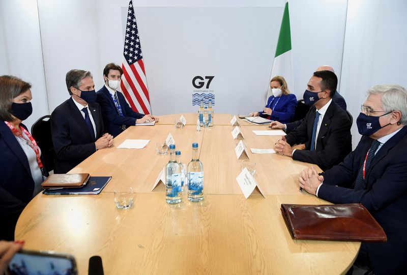 &copy; Reuters. El secretario de Estado de Estados Unidos, Antony Blinken, se reúne con el ministro de Relaciones Exteriores italiano, Luigi Di Maio, el primer día de la cumbre de ministros de Relaciones Exteriores del G7 en Liverpool, Reino Unido, el 11 de diciembre d
