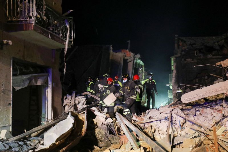 &copy; Reuters. A rescue team searches for missing residents after a four-storey building collapsed following a gas explosion, in Ravanusa, Italy, December 12, 2021. REUTERS/Antonio Parrinello