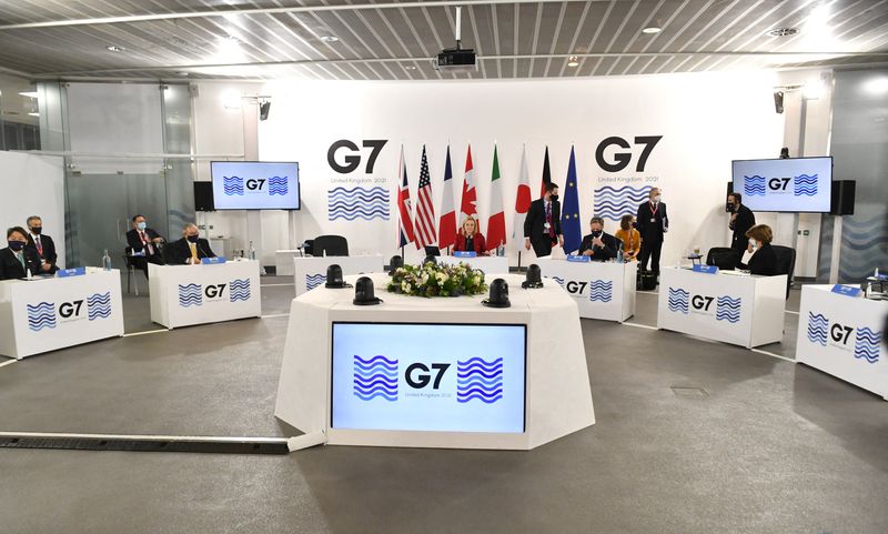 &copy; Reuters. La secretaria de Relaciones Exteriores británica, Liz Truss, habla durante una sesión de ministros de Relaciones Exteriores y Desarrollo del G7 con países invitados y naciones de la ASEAN en Liverpool, Gran Bretaña, el 12 de diciembre de 2021. Anthony