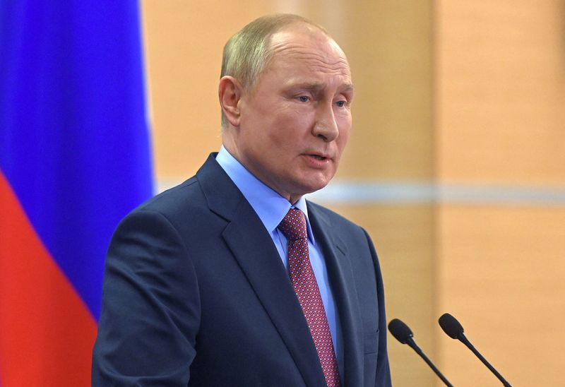 Putin rues Soviet collapse as demise of 'historical Russia'