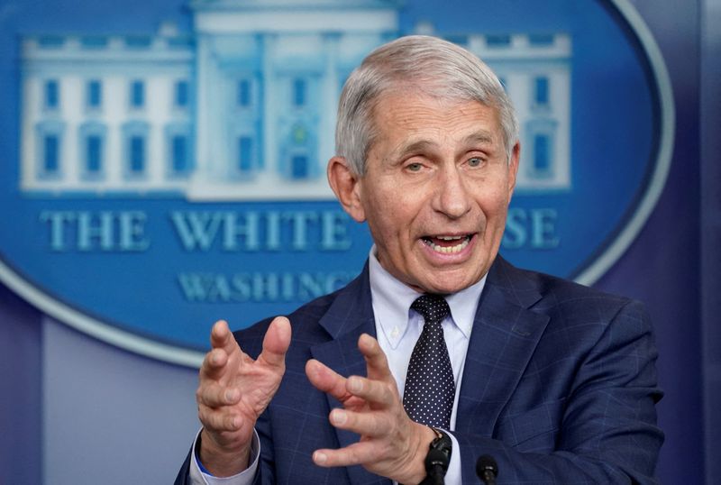 &copy; Reuters. FILE PHOTO: Dr. Anthony Fauci speaks about the Omicron coronavirus variant during a press briefing at the White House in Washington, U.S., December 1, 2021. REUTERS/Kevin Lamarque